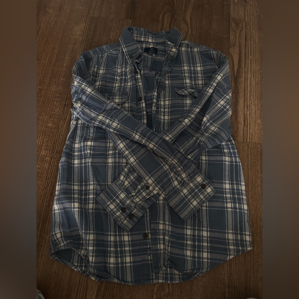 Blue and white plaid flannel shirt #flannel